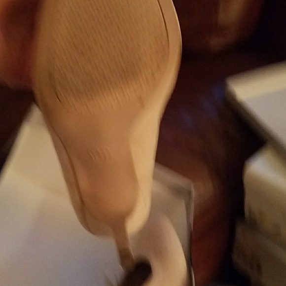 Taupe shoes sz 9.5 - Picture 4 of 6
